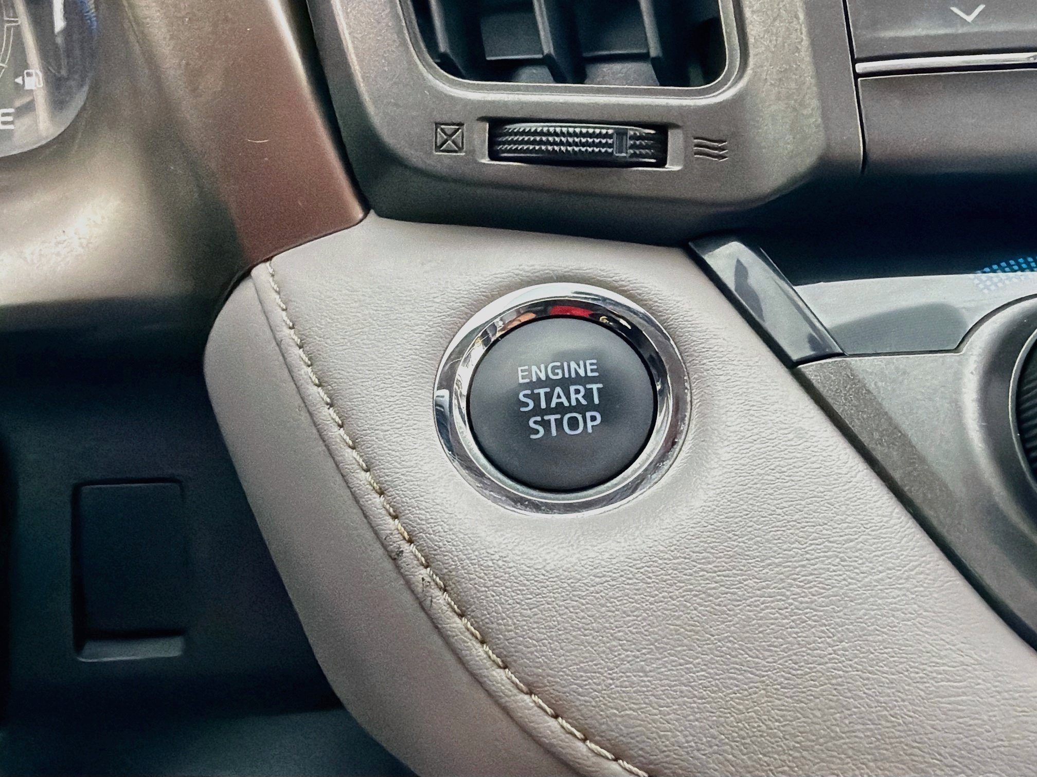 Used 2013 Toyota RAV4 Limited AWD/4WD image 14