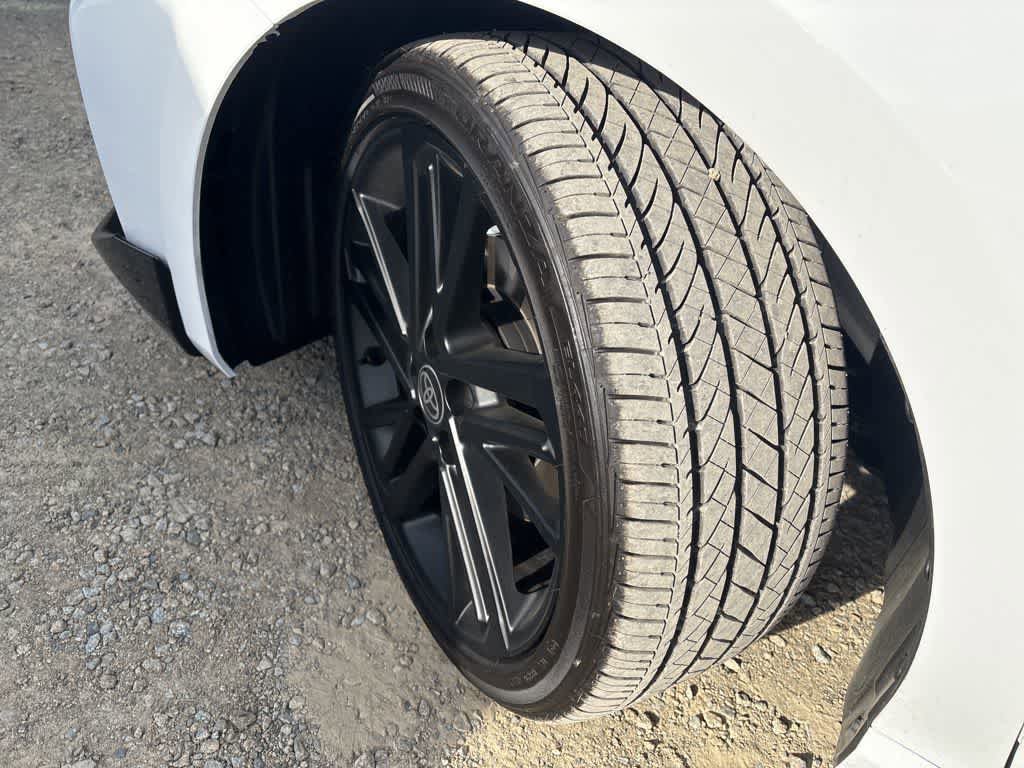 Used 2026 Toyota Camry Hybrid FWD image 11