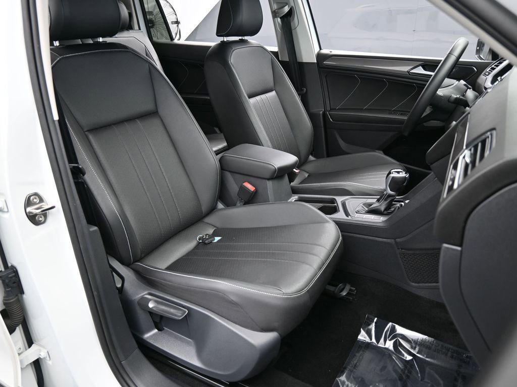 Used 2023 Volkswagen Tiguan SE image 45