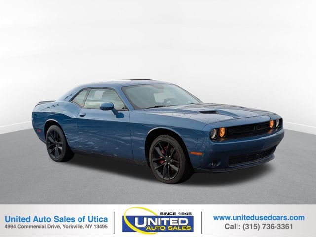 Used 2022 Dodge Challenger SXT w/ Driver Convenience Group image 1