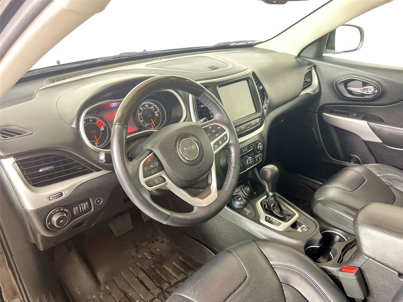 Used 2017 Jeep Cherokee Overland w/ Technology Group image 24