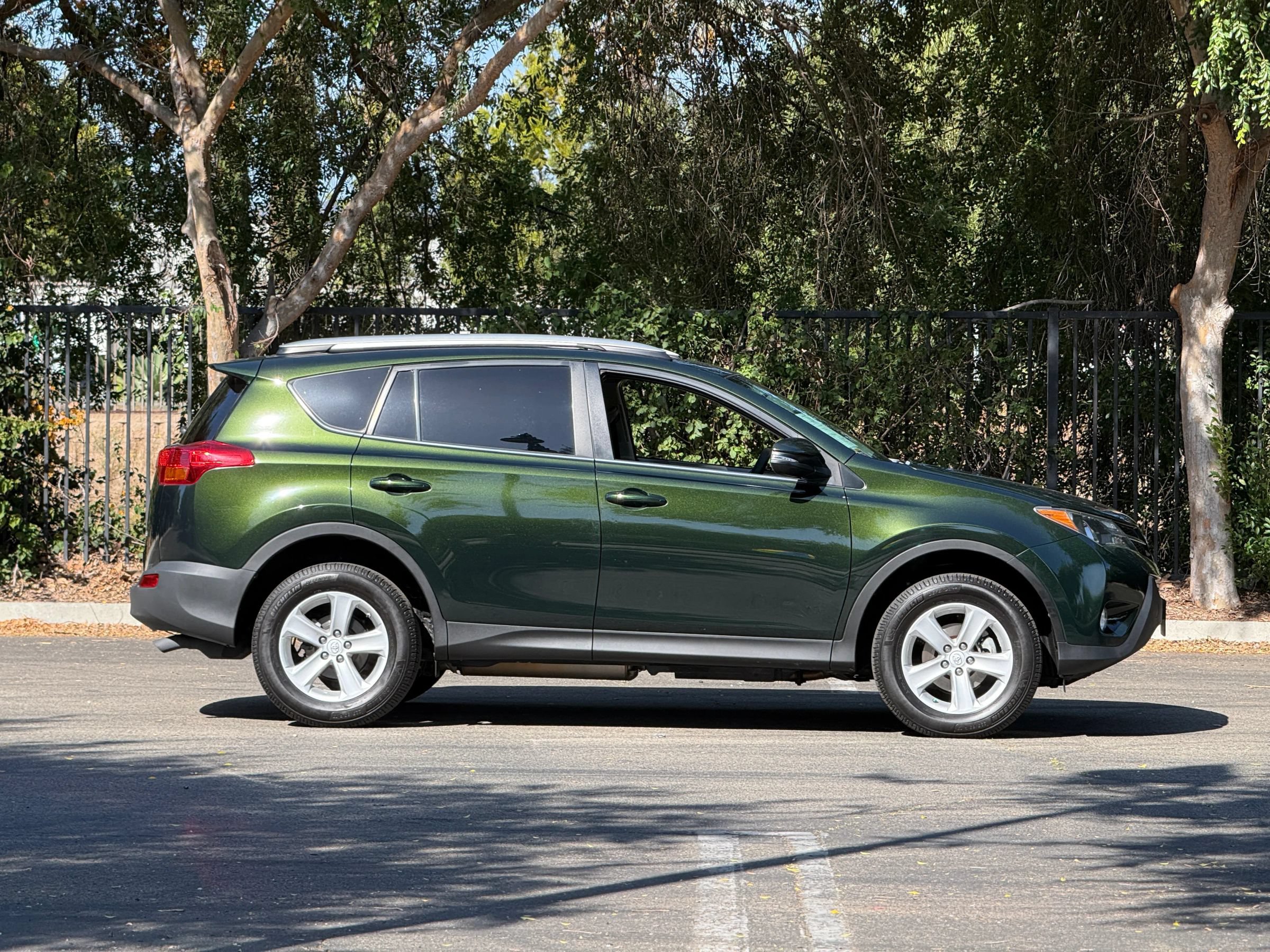 Used 2013 Toyota RAV4 XLE FWD image 2