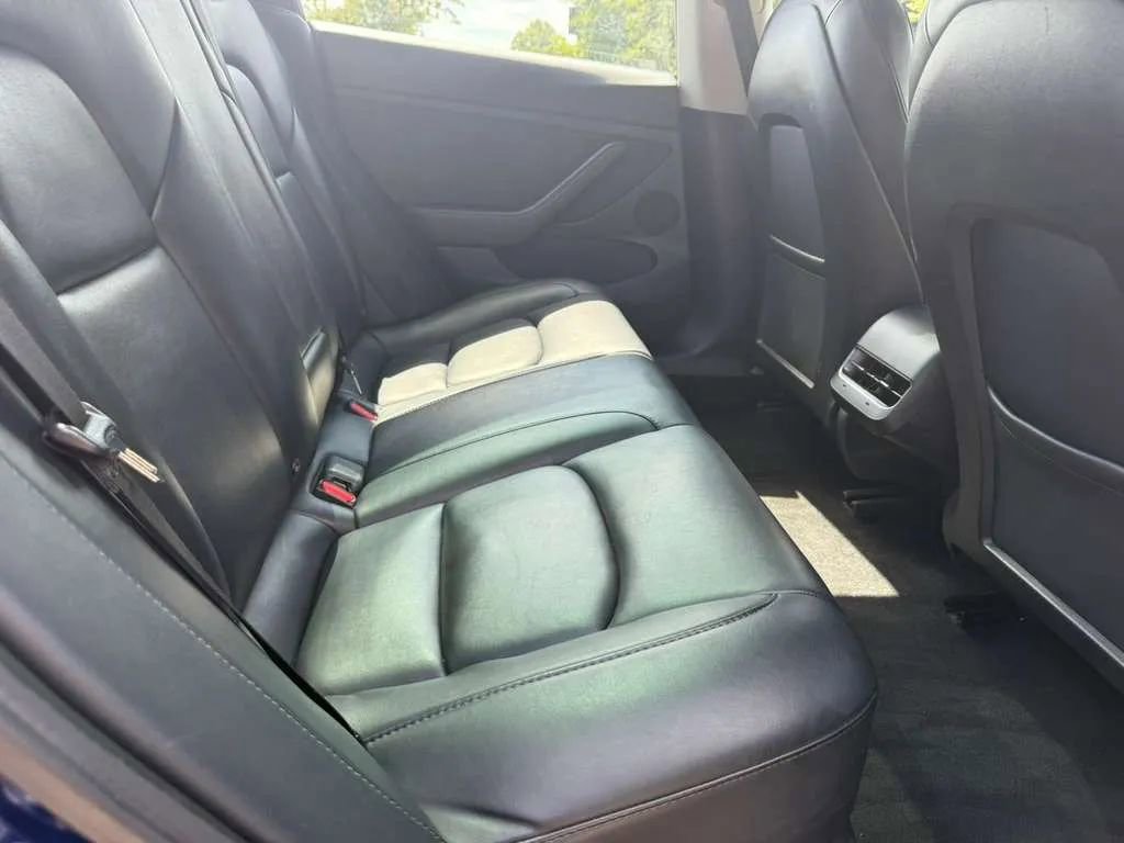 Used 2022 Tesla Model 3 Standard Range RWD image 12