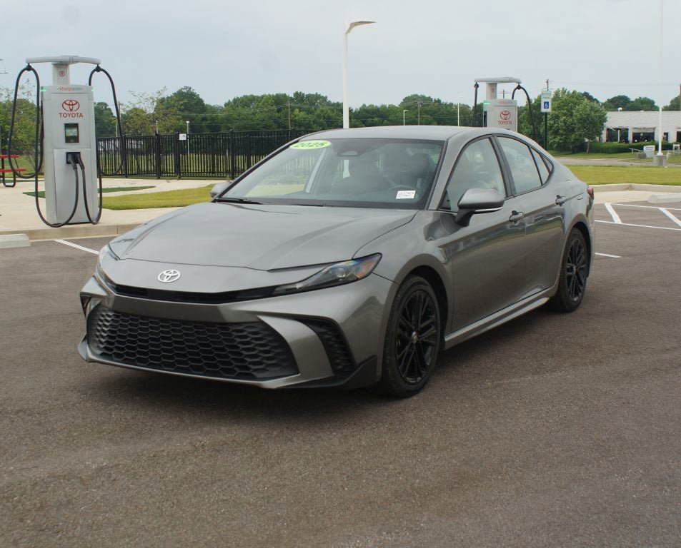 Used 2025 Toyota Camry SE FWD image 23