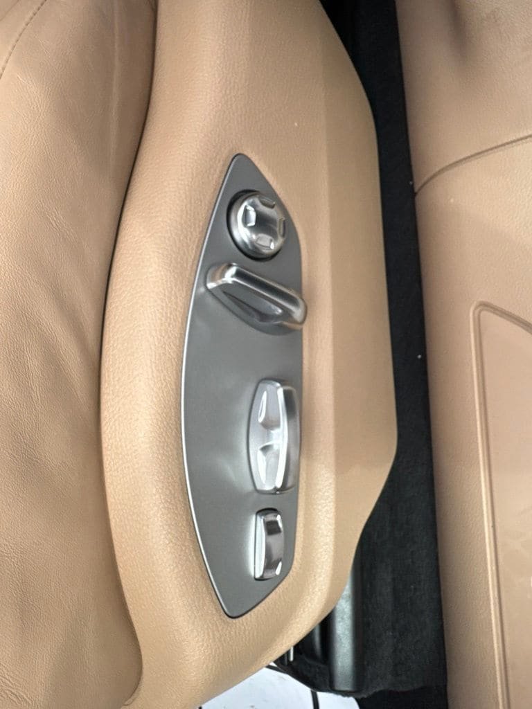 Used 2023 Porsche Macan AWD/4WD image 13