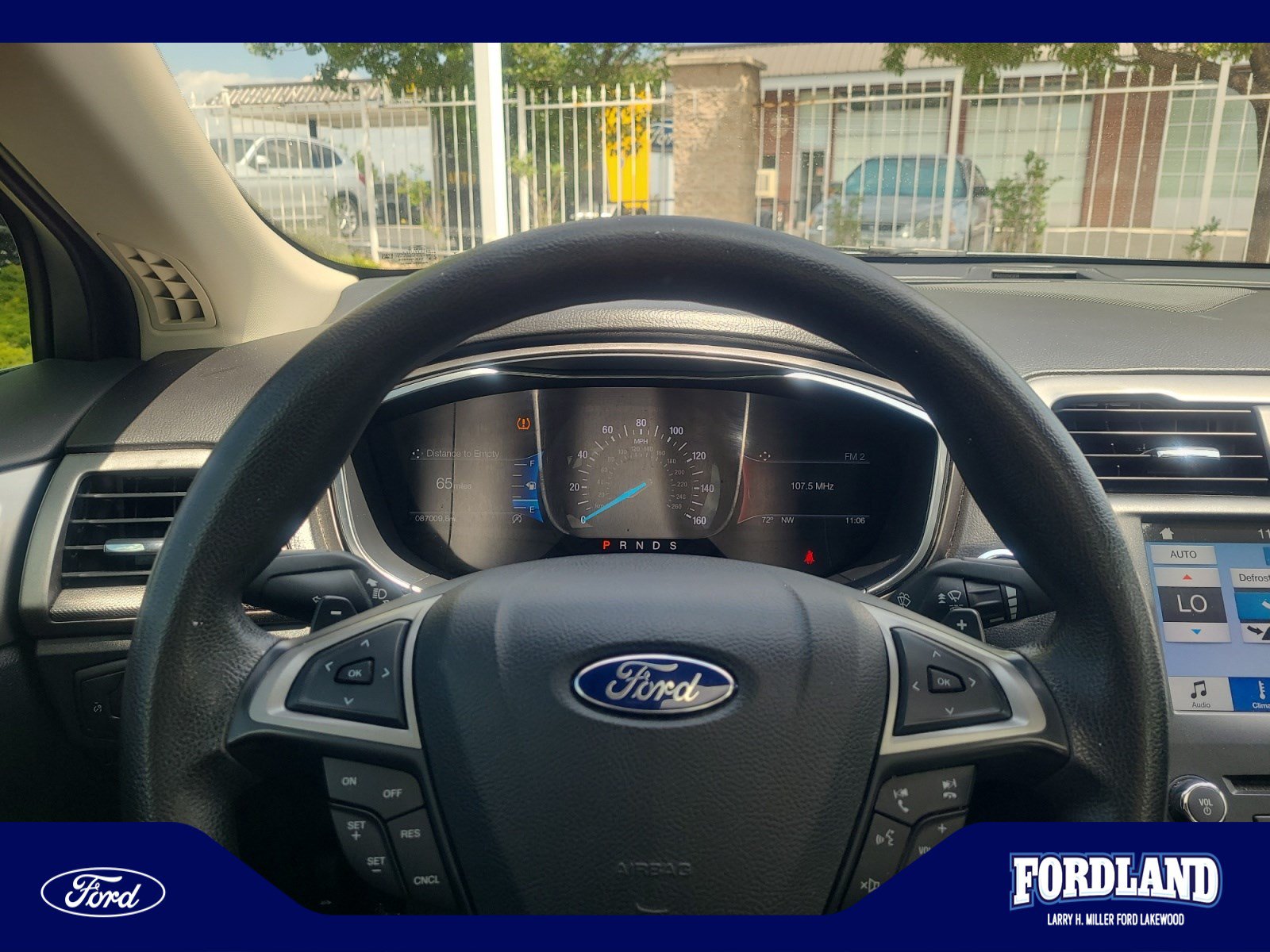 Used 2017 Ford Fusion SE w/ Fusion SE Technology Package FWD image 10