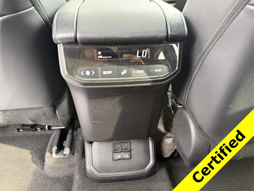 Used 2024 Toyota Highlander XLE image 29