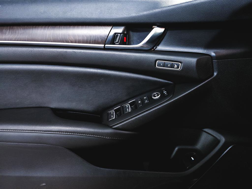 Used 2021 Honda Accord Touring image 16