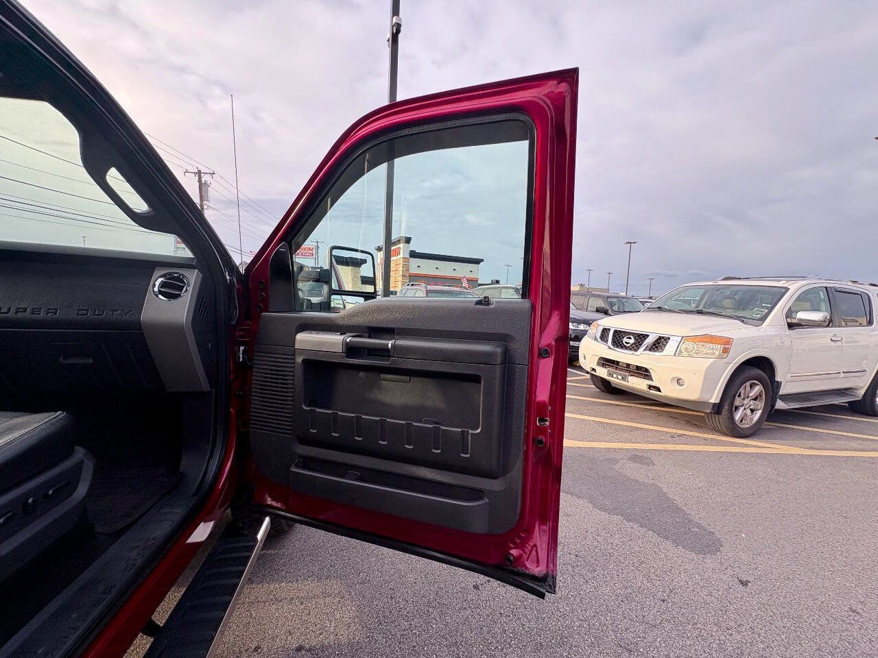 Used 2015 Ford F350 Lariat image 29