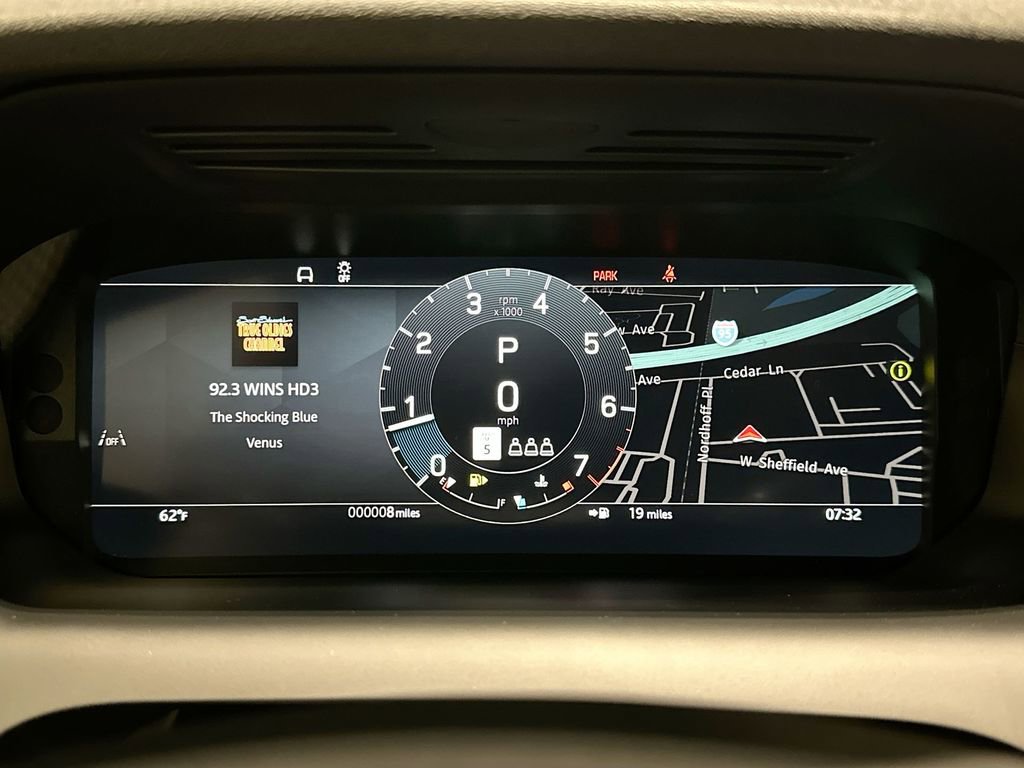 New 2026 Land Rover Discovery Sport Landmark image 15