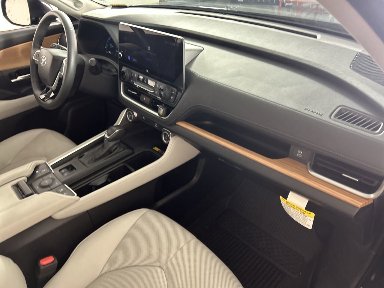 Used 2024 Toyota Grand Highlander AWD Hybrid image 26
