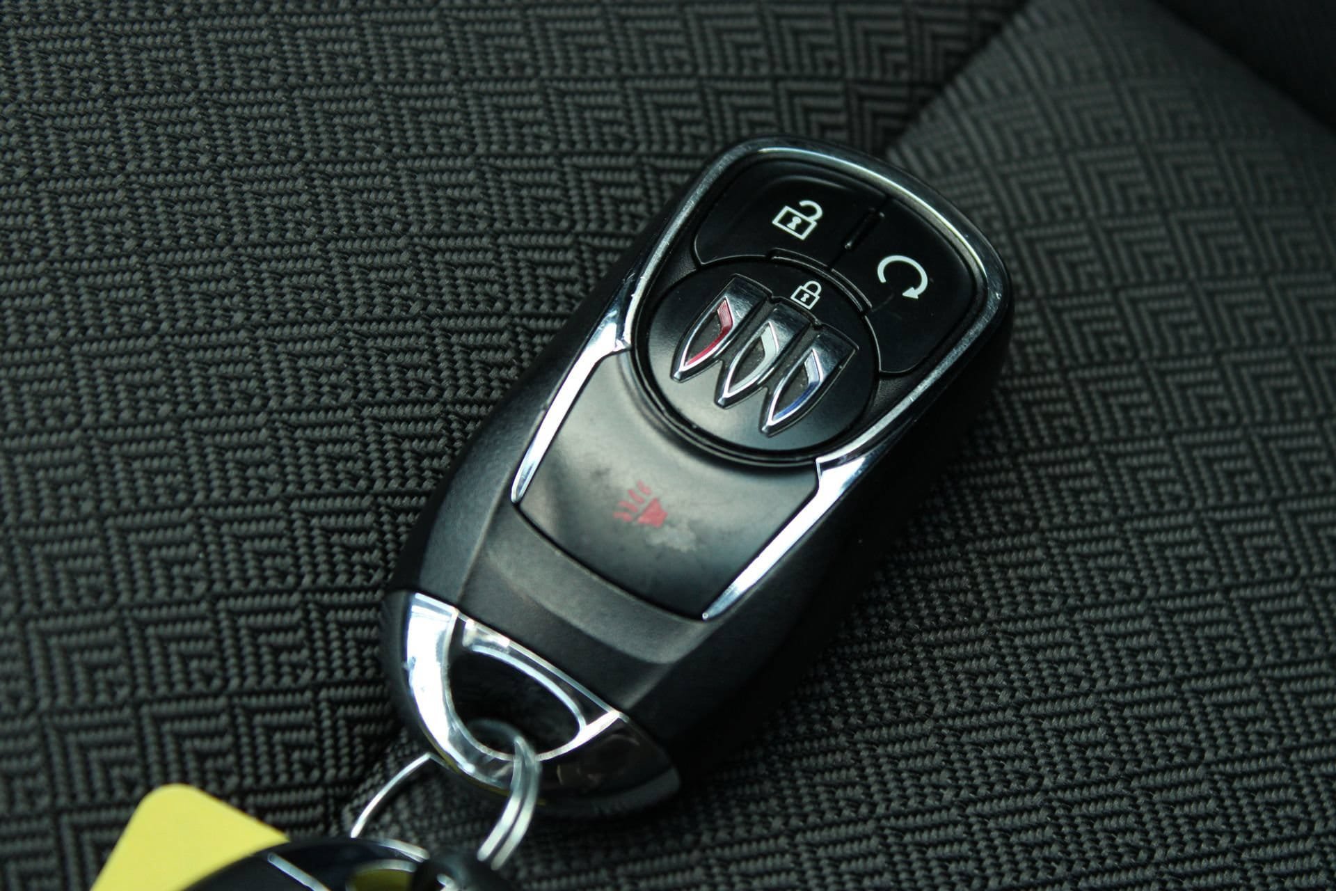 Used 2025 Buick Encore GX Preferred AWD/4WD image 48