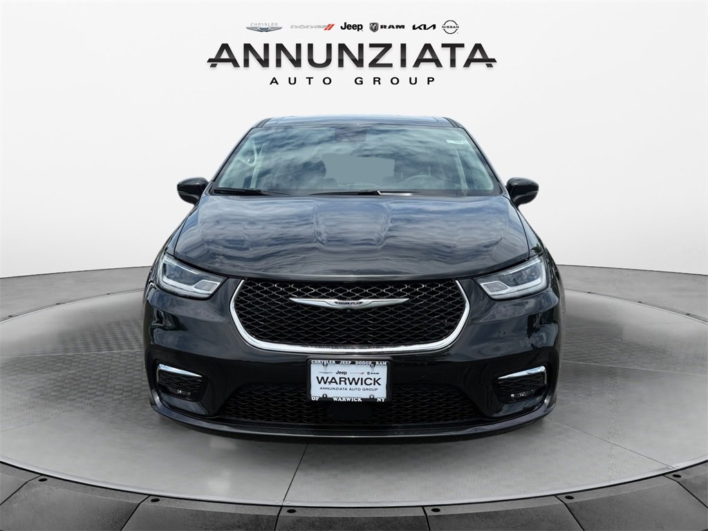 Certified 2023 Chrysler Pacifica Touring-L image 8