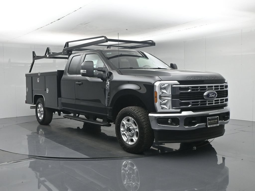 New 2026 Ford F350 XLT w/ FX4 Off-Road Package
