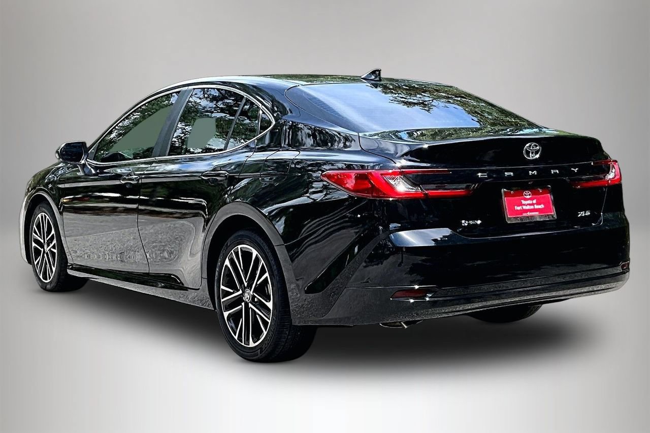 Used 2025 Toyota Camry XLE FWD image 4