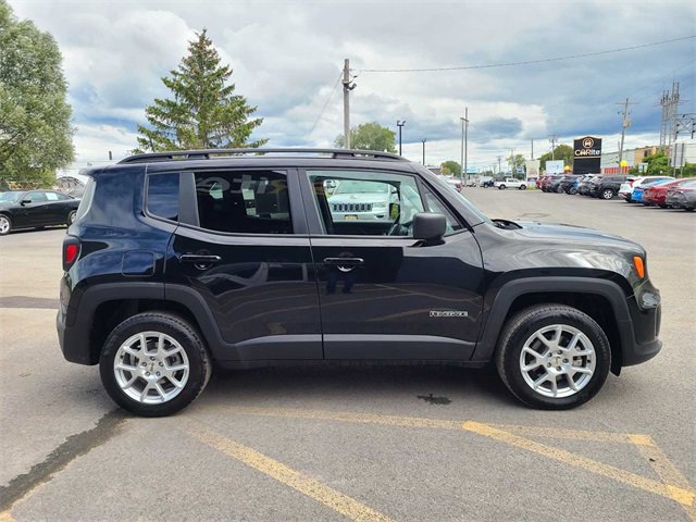 Used 2023 Jeep Renegade Latitude w/ Premium Group image 5