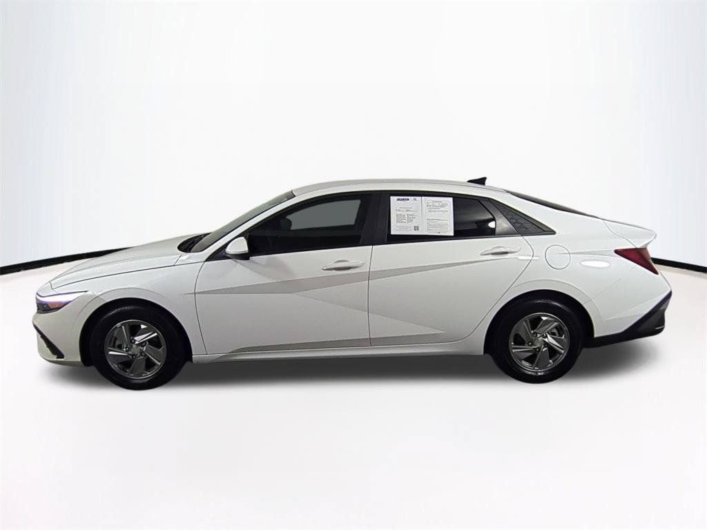 Used 2025 Hyundai Elantra SE FWD image 8
