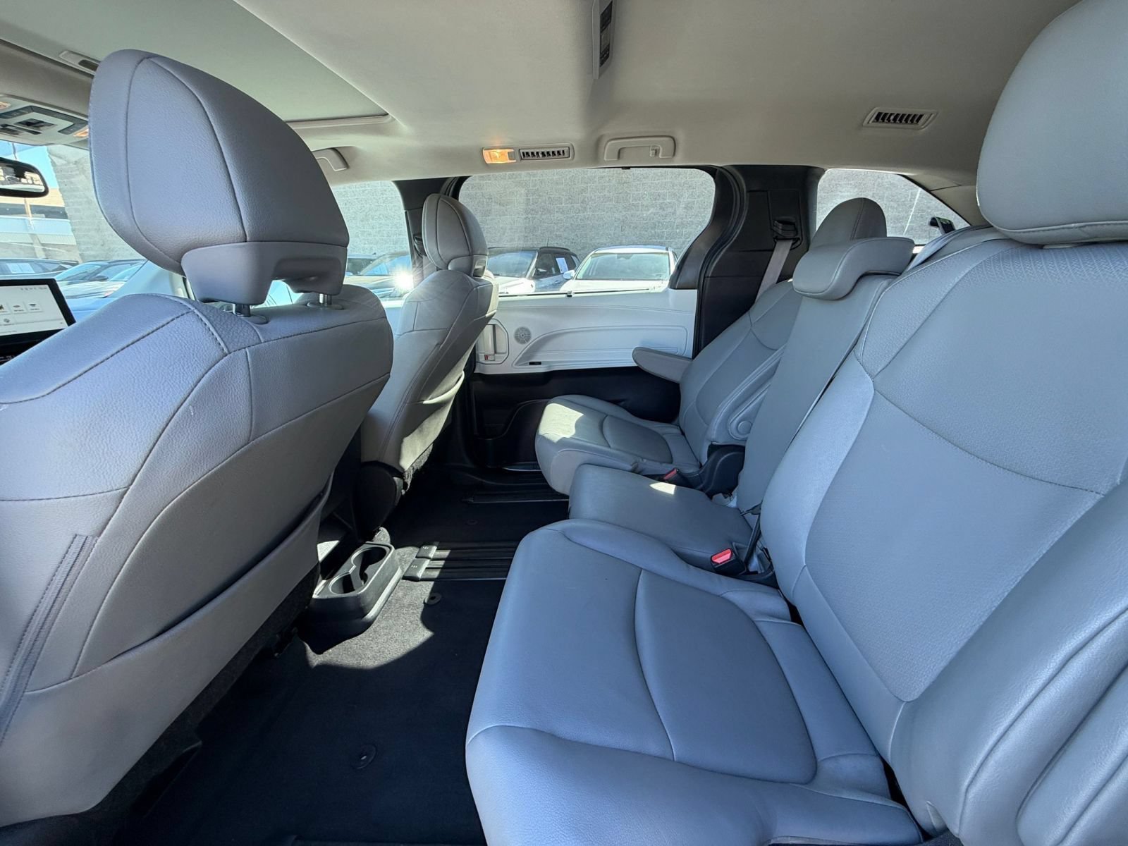 Used 2025 Toyota Sienna XLE FWD image 26
