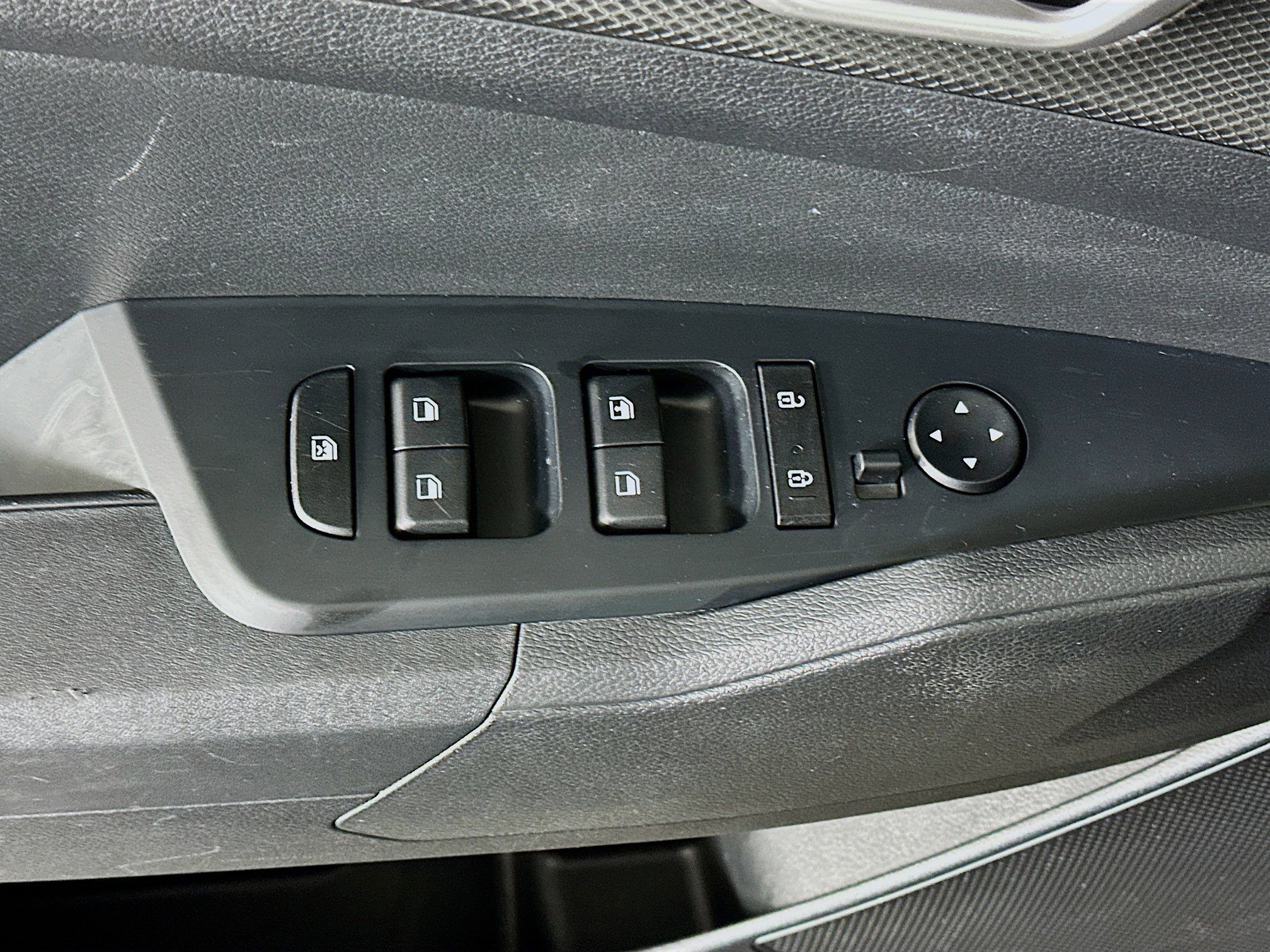 Used 2025 Kia Sportage LX image 15