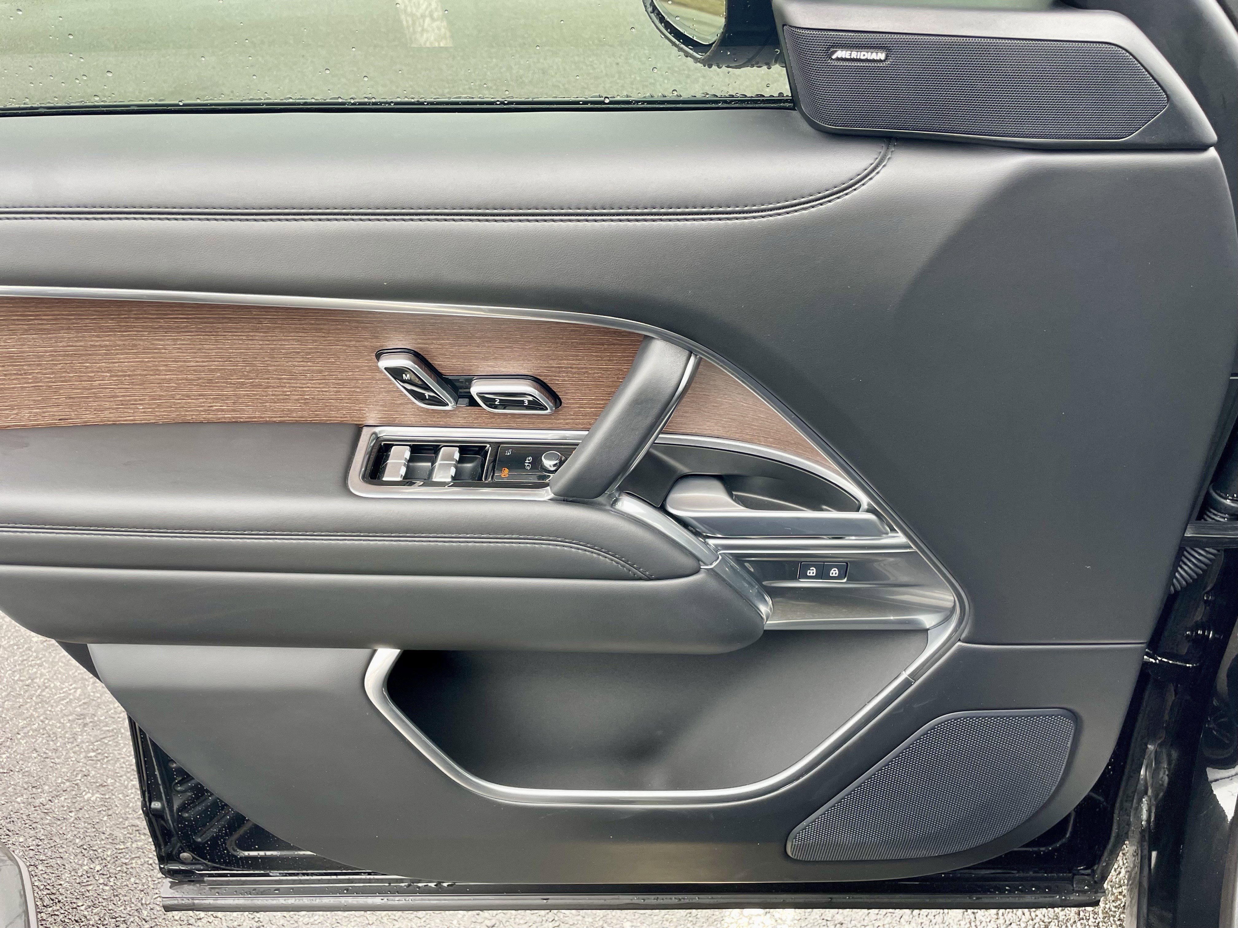 Certified 2025 Land Rover Range Rover SE image 12