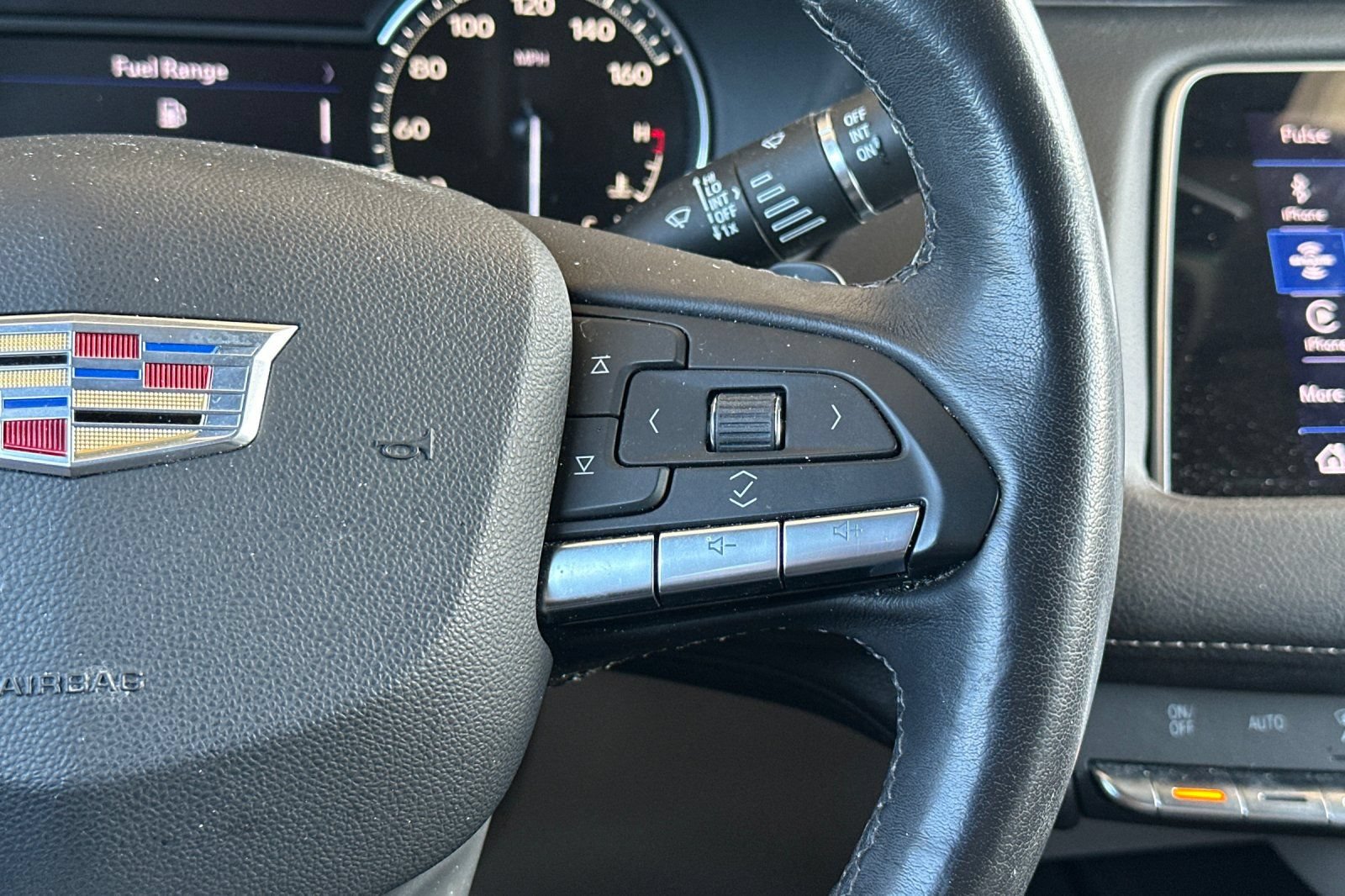 Used 2022 Cadillac XT4 Luxury w/ Cold Weather Package FWD image 32