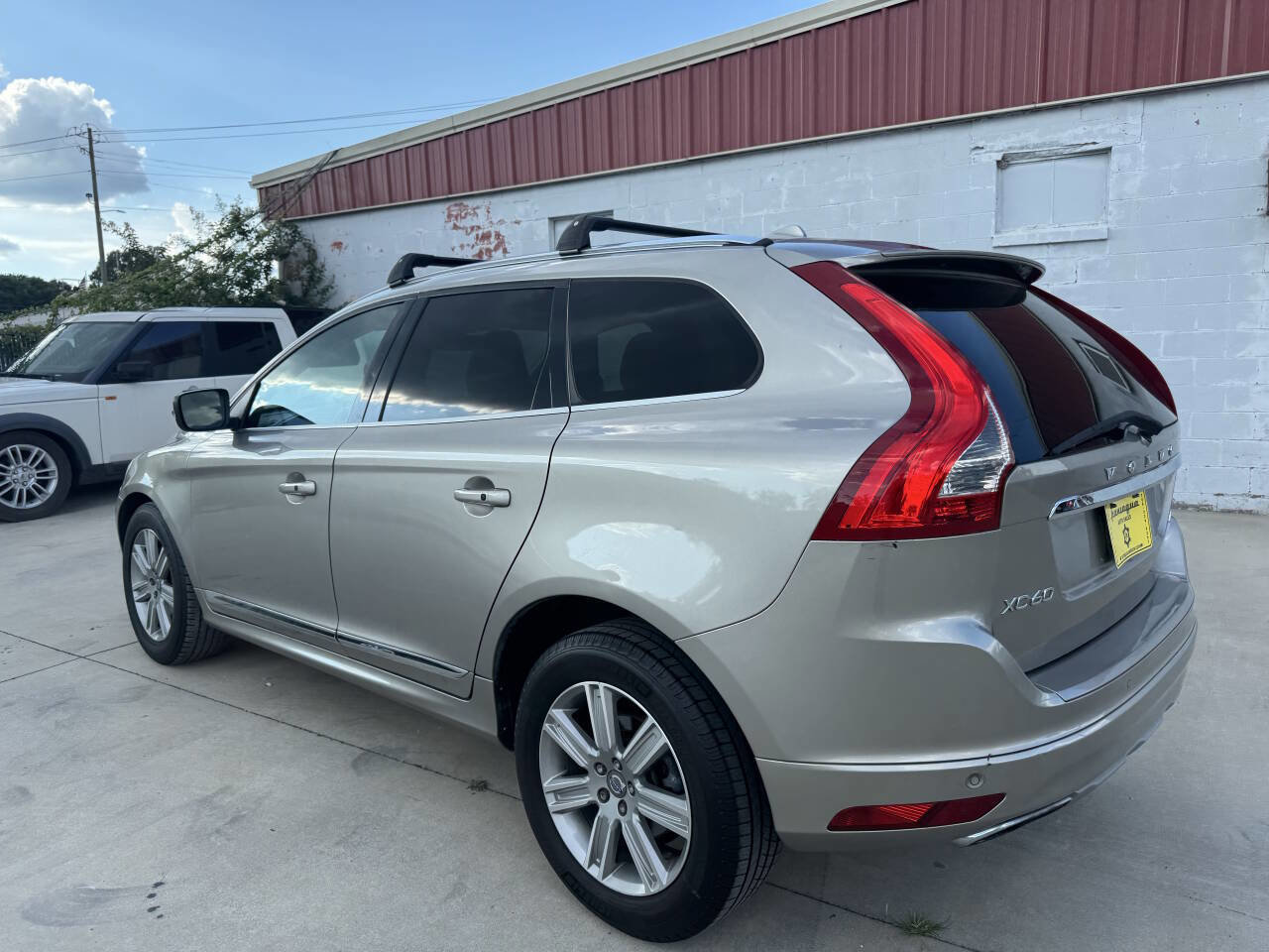 Used 2016 Volvo XC60 T6 w/ Proximity Package image 7