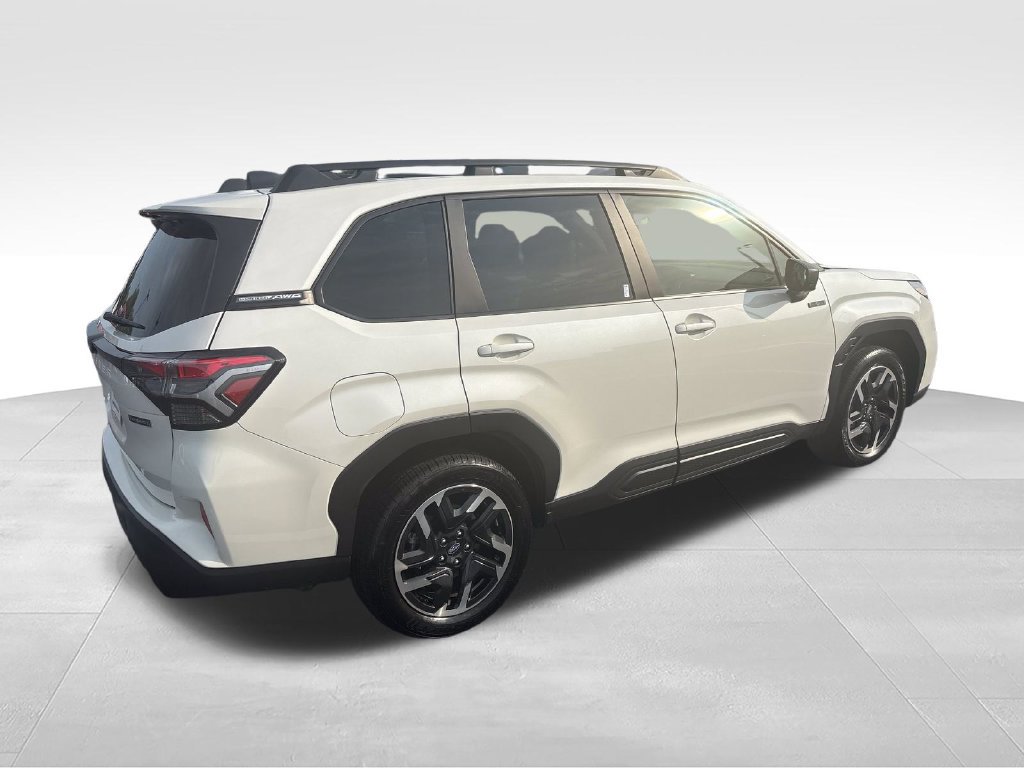 Used 2025 Subaru Forester Premium AWD/4WD image 5