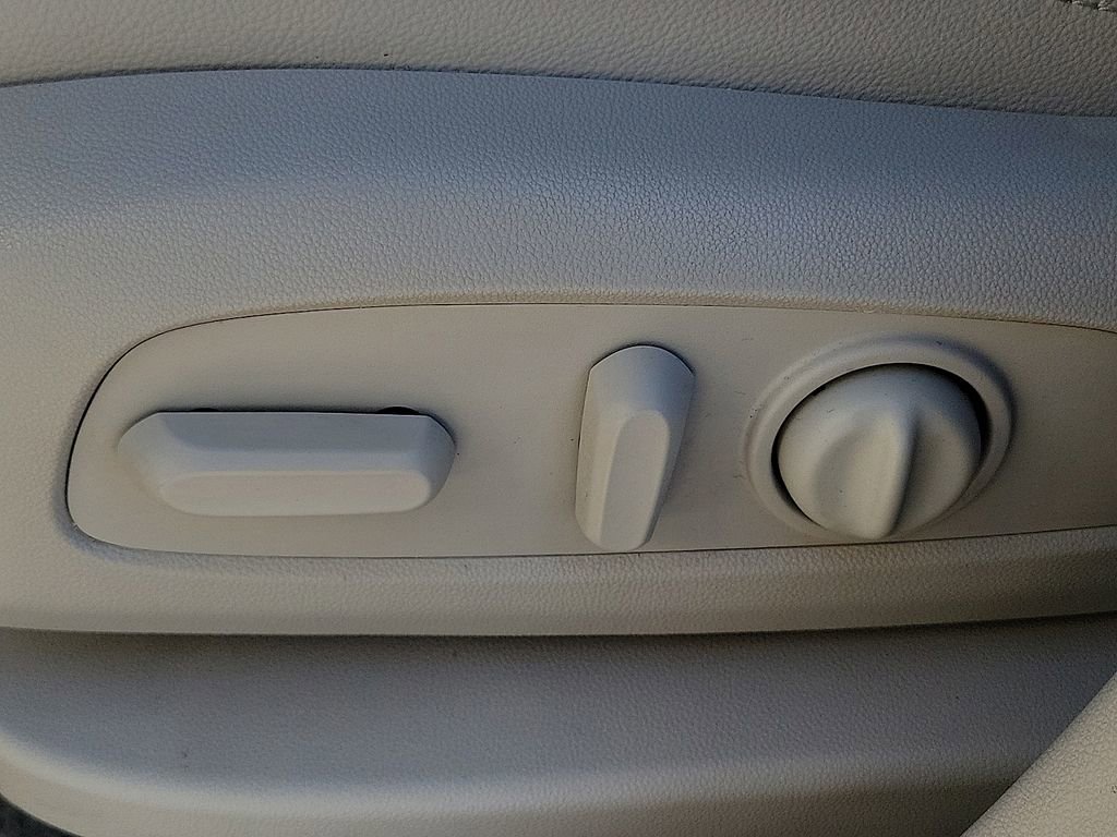 Used 2023 GMC Terrain Denali w/ Black Diamond Edition image 20