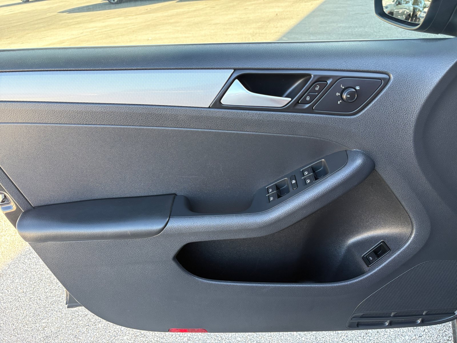 Used 2017 Volkswagen Jetta SE FWD image 25