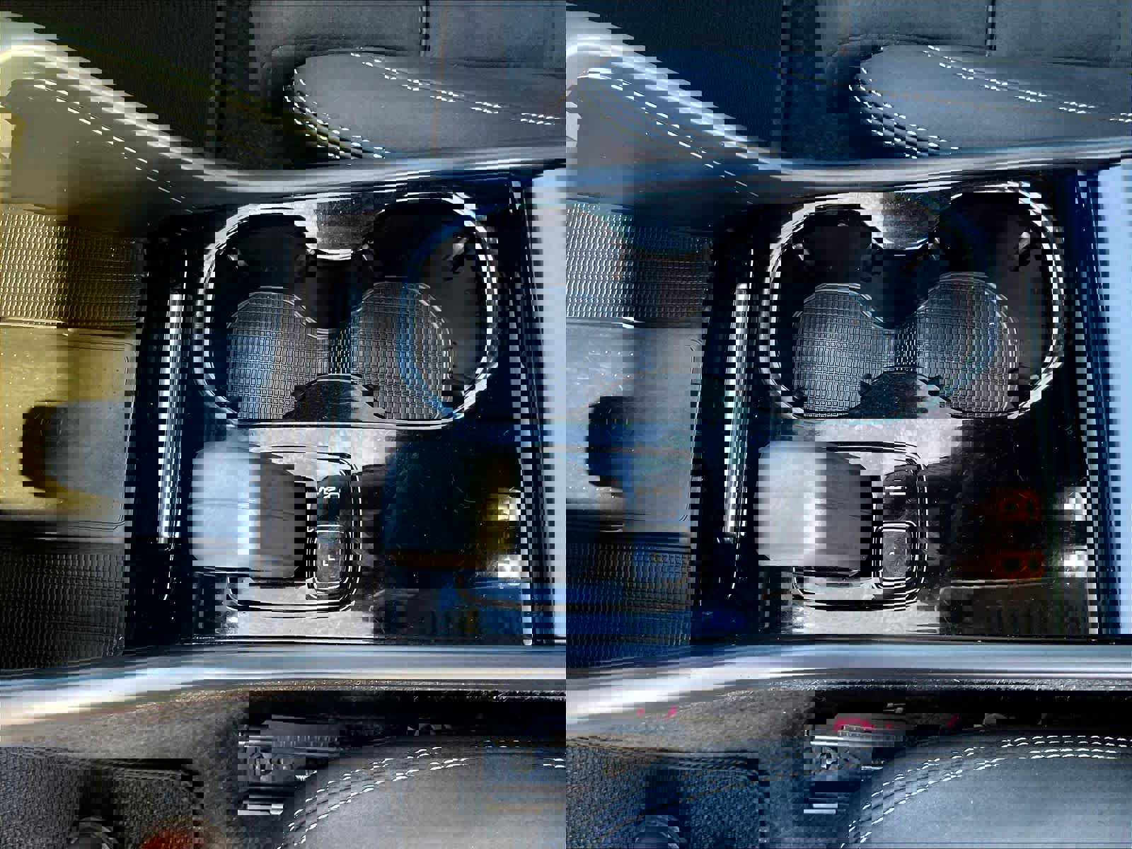 Used 2023 Volvo C40 P8 Recharge Ultimate image 19