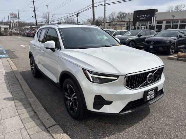 Used 2025 Volvo XC40 B5 Core image 7
