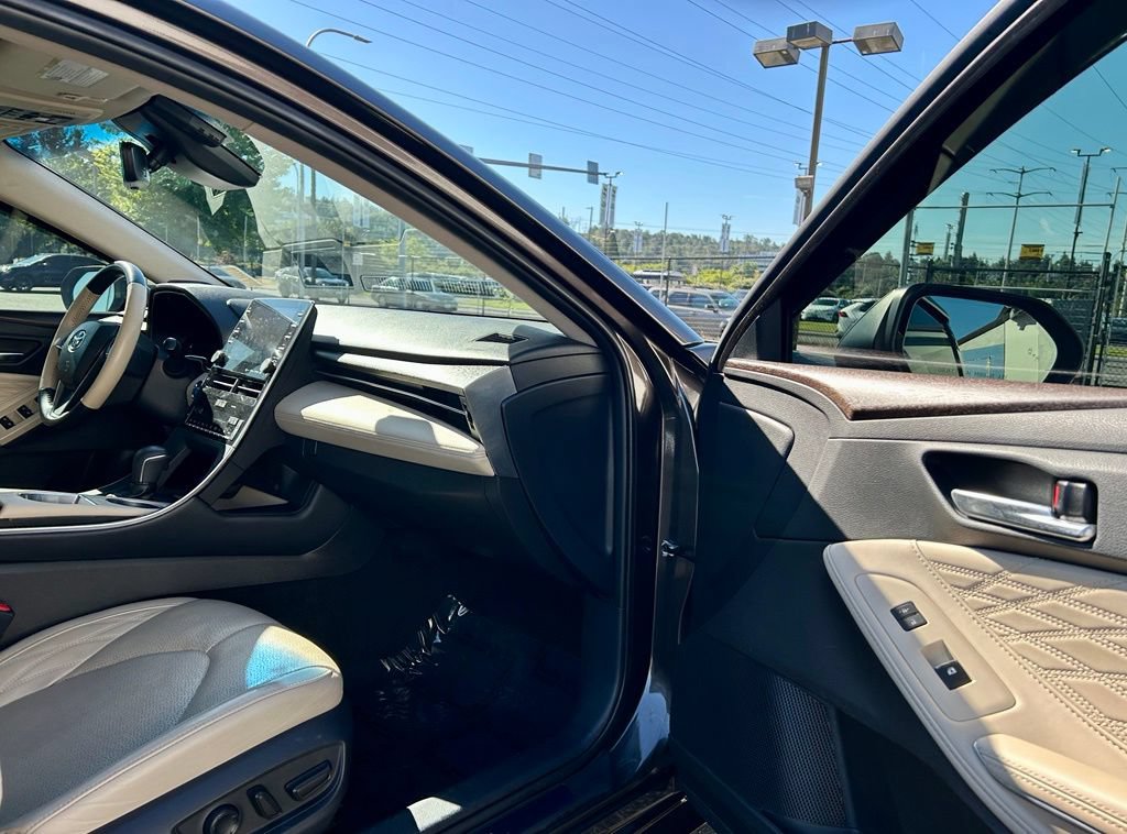 Certified 2019 Toyota Avalon Limited w/ Advanced Safety Package FWD image 15