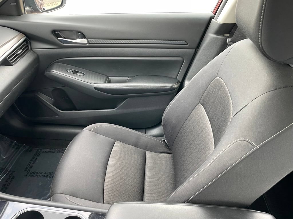 Used 2024 Nissan Altima 2.5 SV FWD image 15
