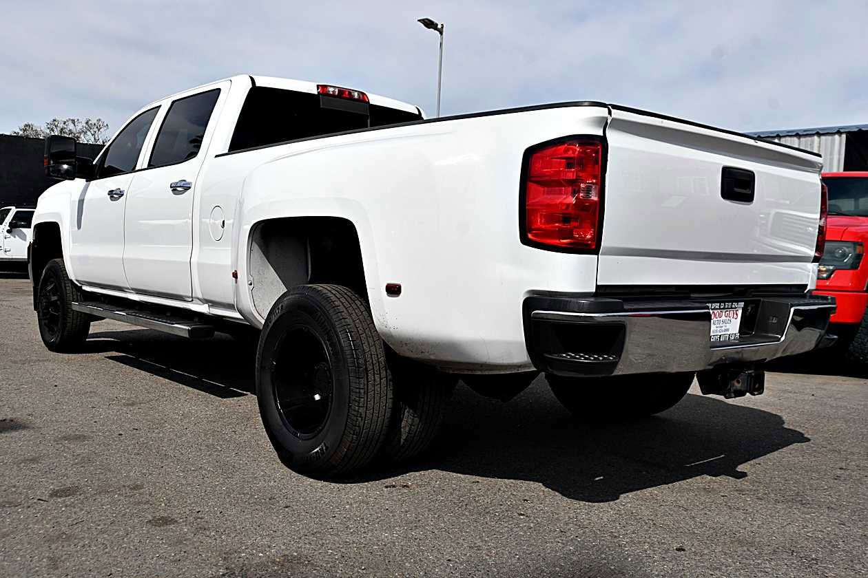 Used 2015 Chevrolet Silverado 3500 LTZ image 6