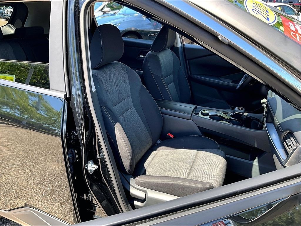 Certified 2026 Nissan Rogue SV AWD/4WD image 11