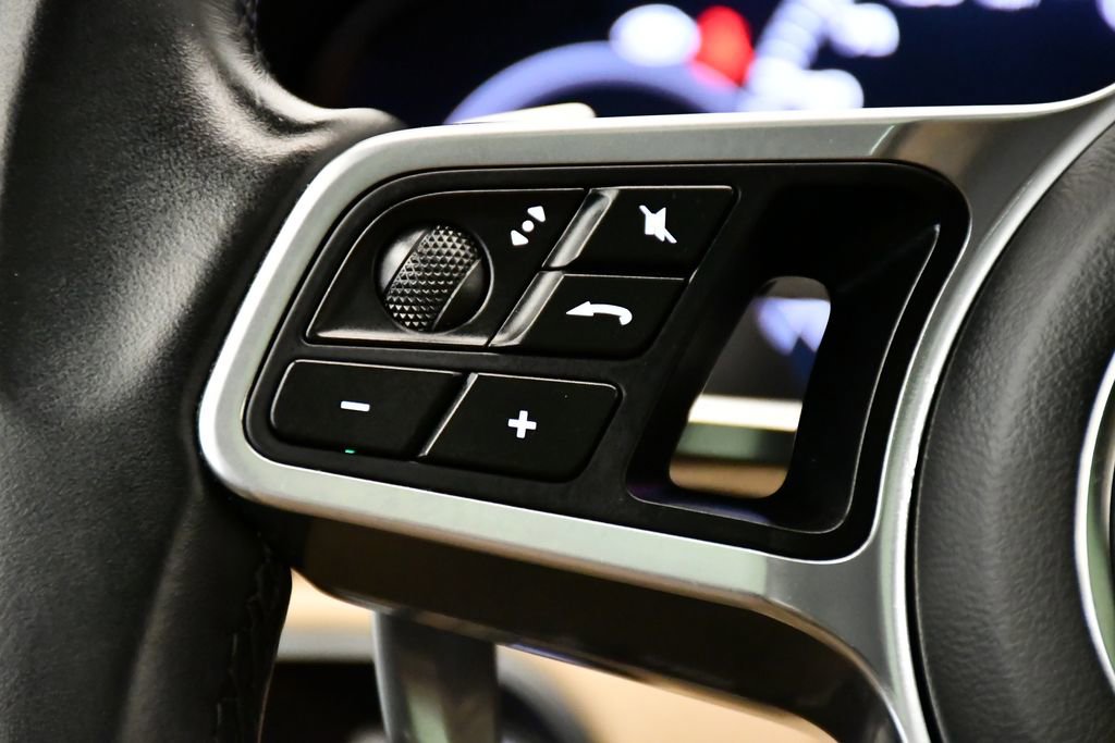 Used 2022 Porsche Cayenne Platinum Edition image 26