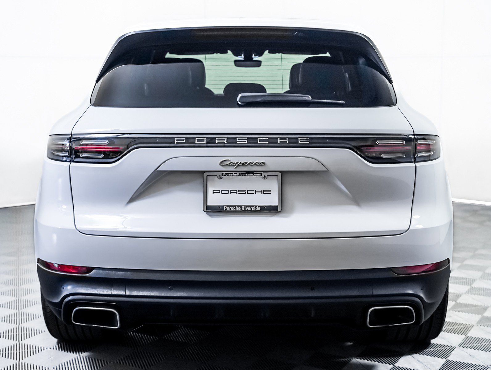 Certified 2022 Porsche Cayenne E-Hybrid w/ Premium Package image 11