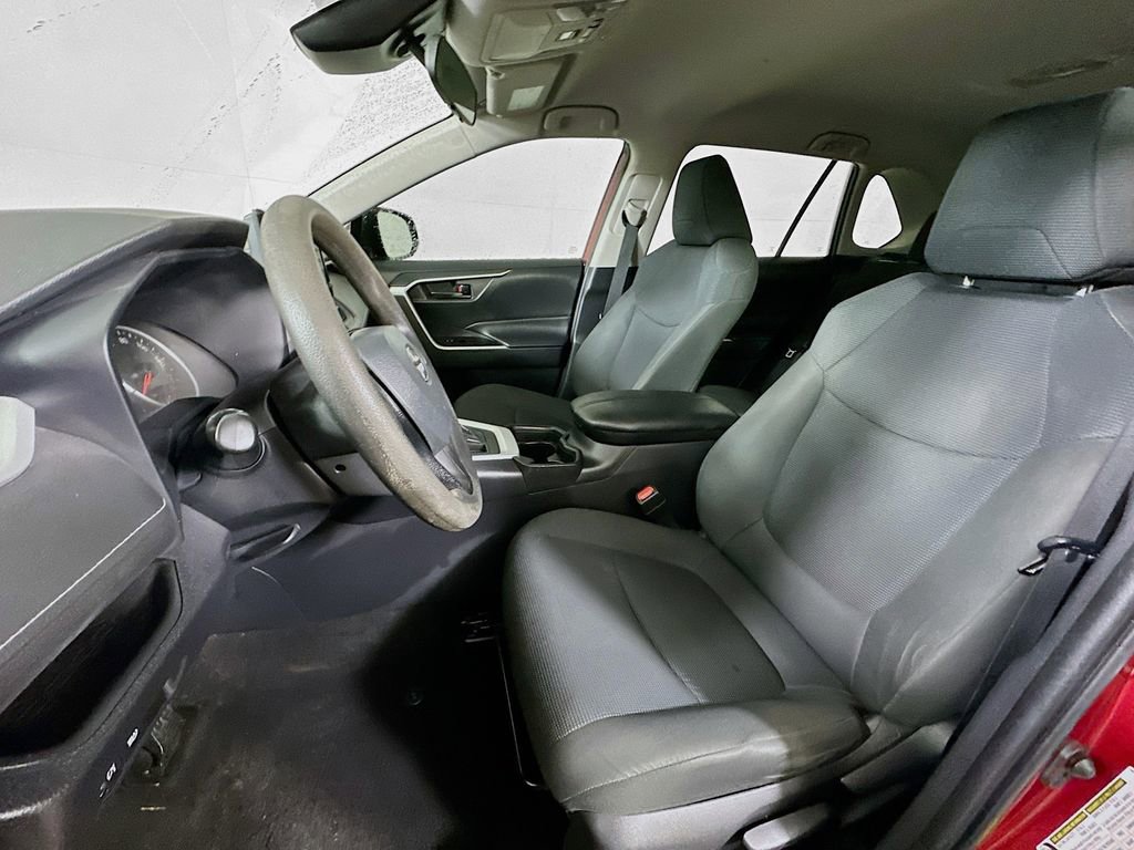 Used 2021 Toyota RAV4 LE image 14