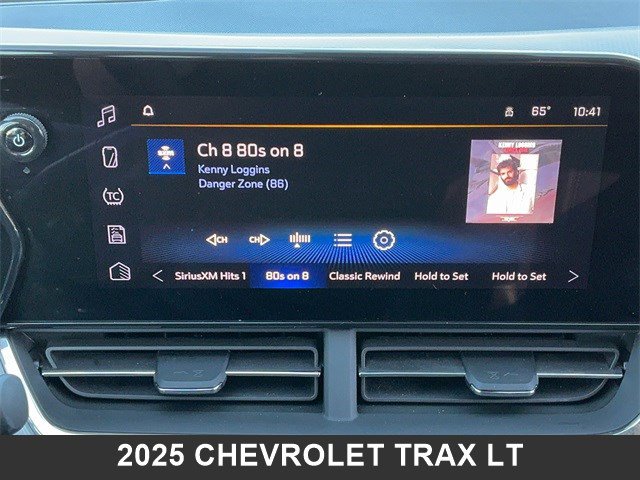 Used 2025 Chevrolet Trax LT w/ LT Convenience Package image 18