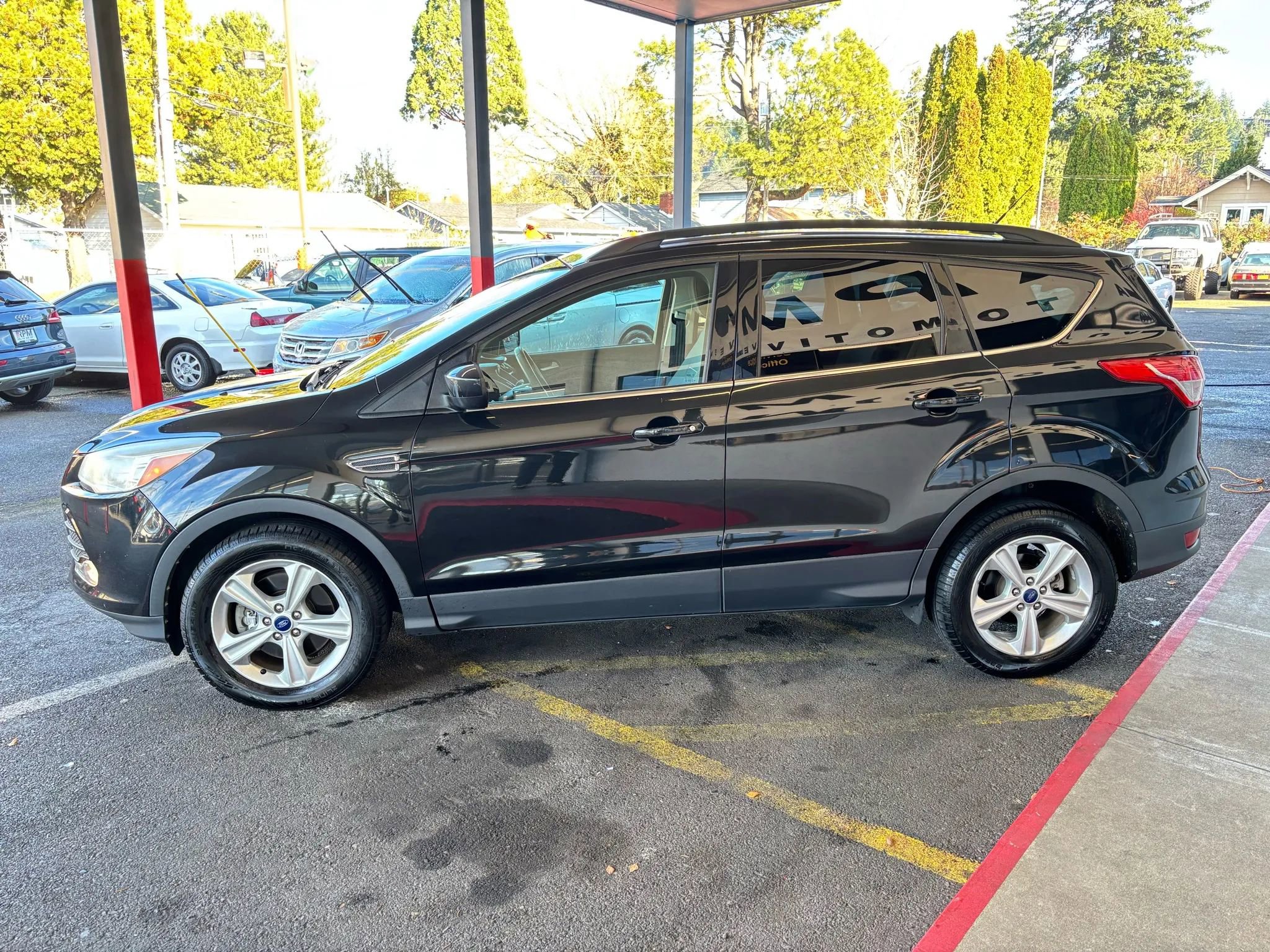 Used 2015 Ford Escape SE w/ Equipment Group 201A image 4