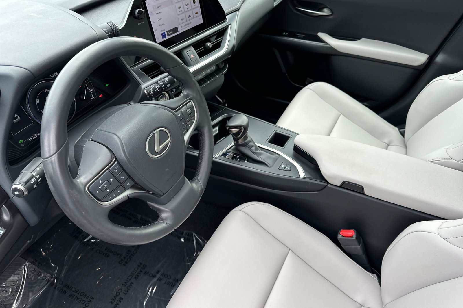 Used 2024 Lexus UX 250h FWD image 4