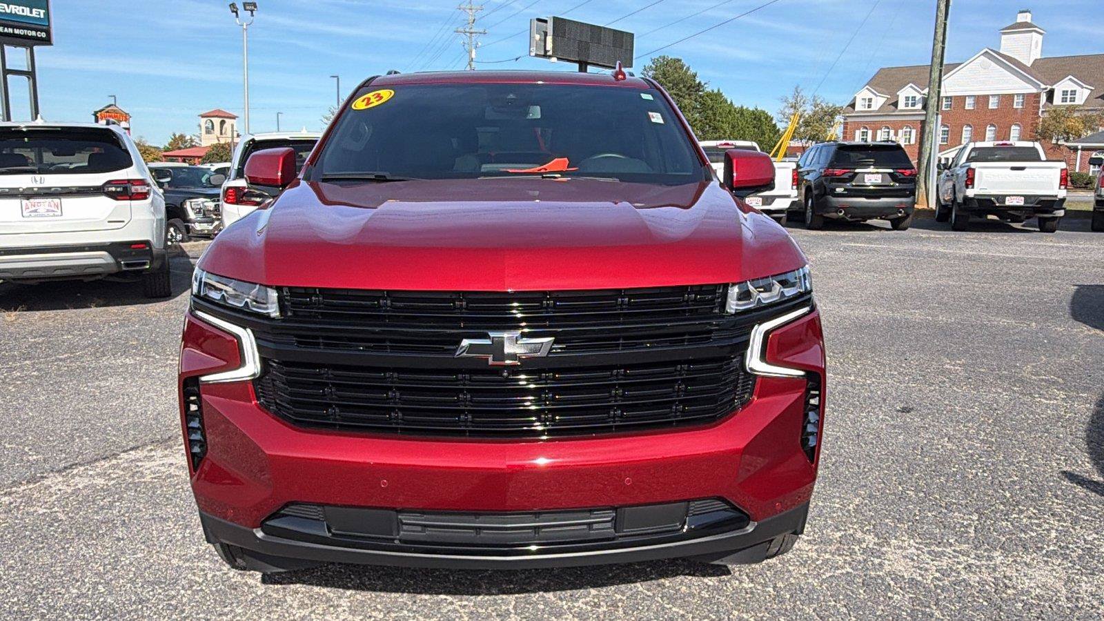 Used 2023 Chevrolet Suburban RST w/ Luxury Package AWD/4WD image 2