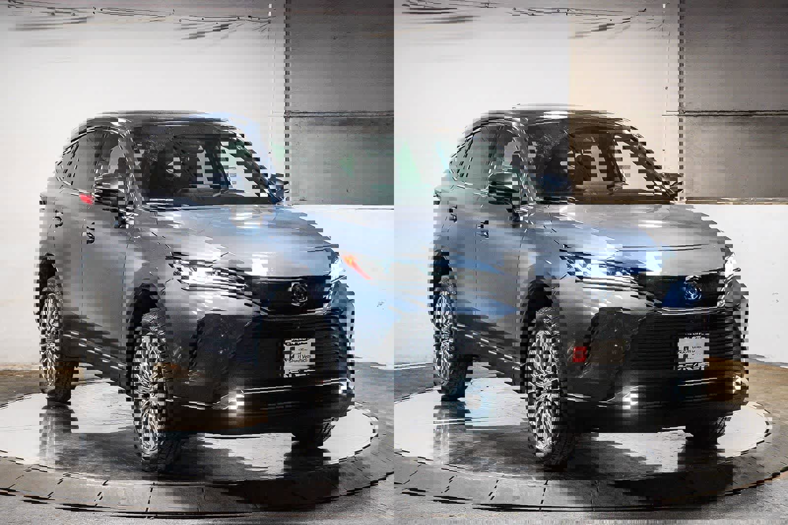 Certified 2024 Toyota Venza Limited image 3