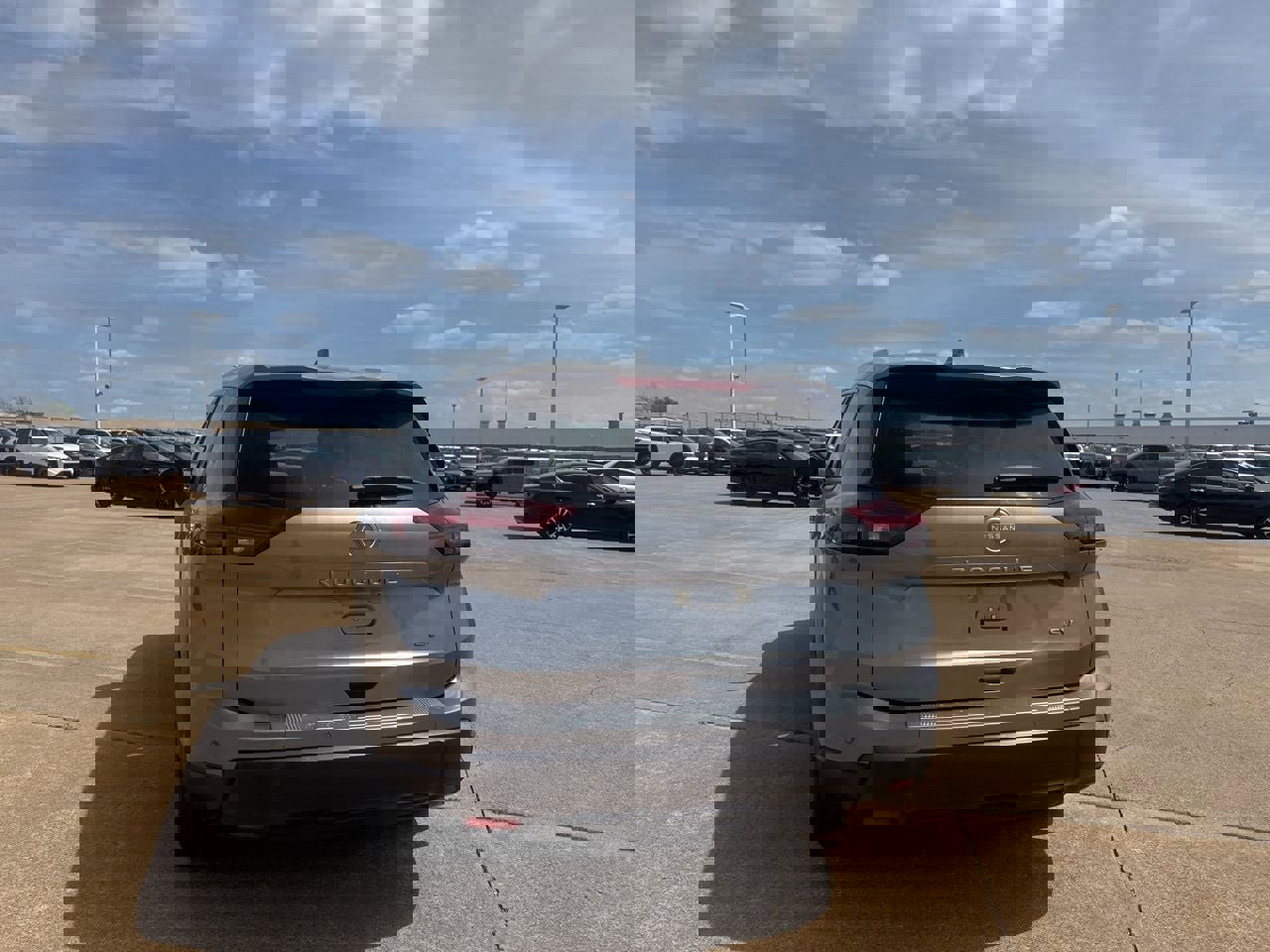 Used 2024 Nissan Rogue SV w/ SV Premium Package image 17