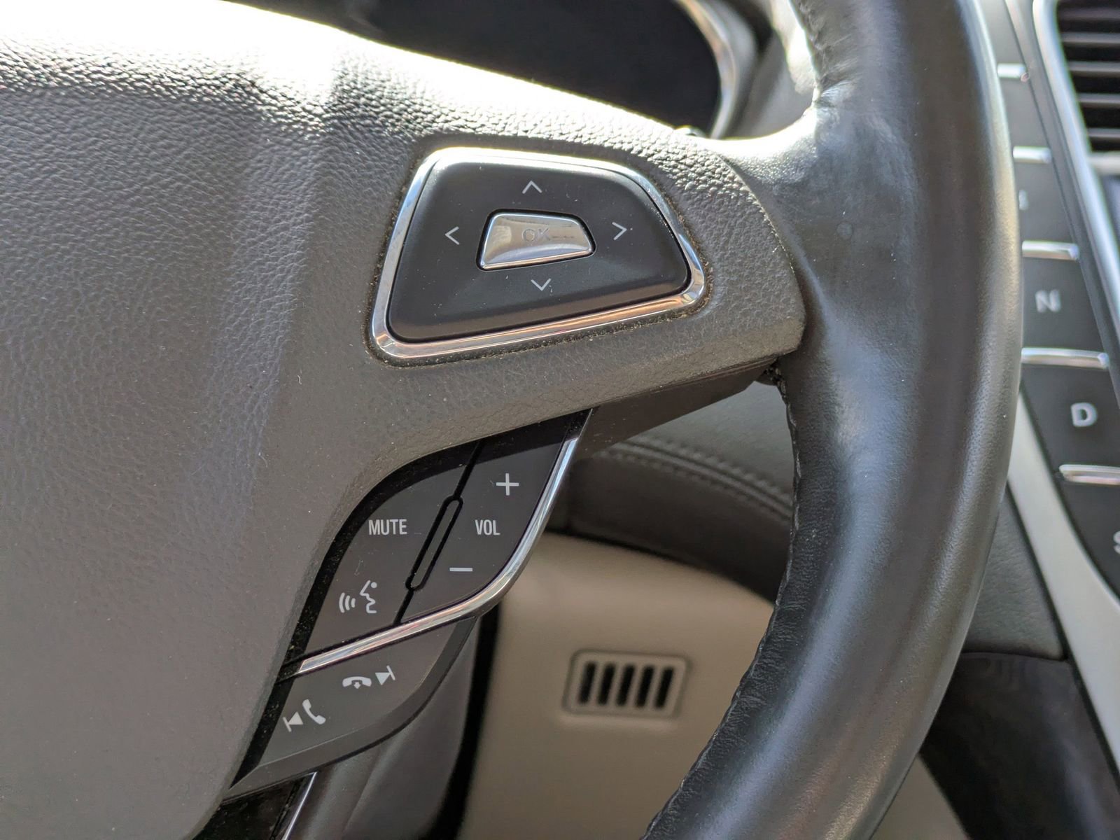 Used 2018 Lincoln MKX Reserve w/ Driver Assistance Package image 32