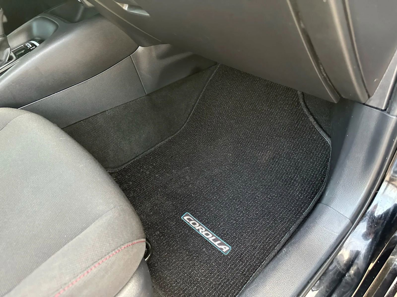 Used 2023 Toyota Corolla SE image 30