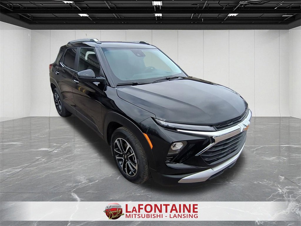 Used 2025 Chevrolet TrailBlazer LT image 2