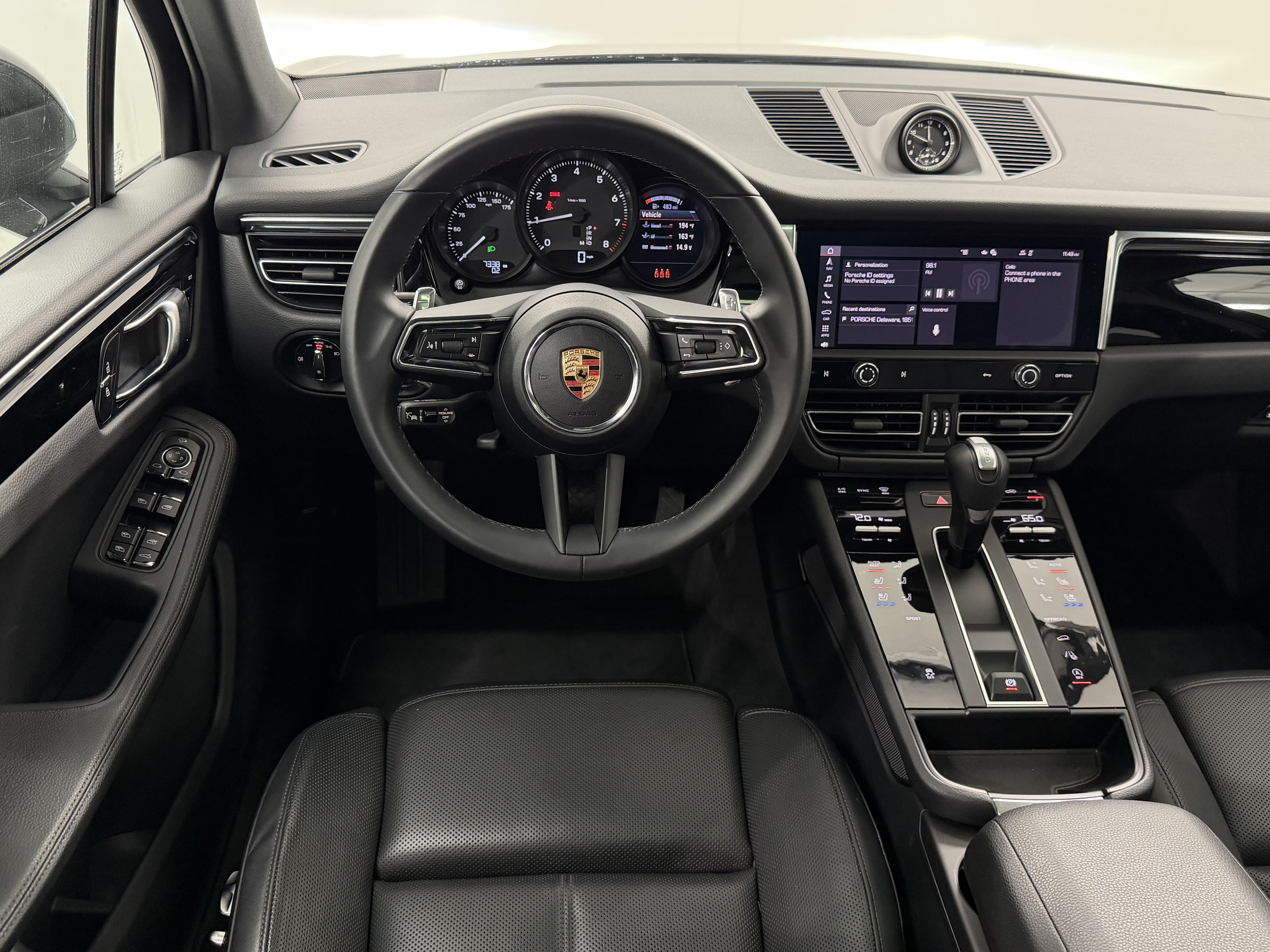 Certified 2025 Porsche Macan AWD/4WD image 25
