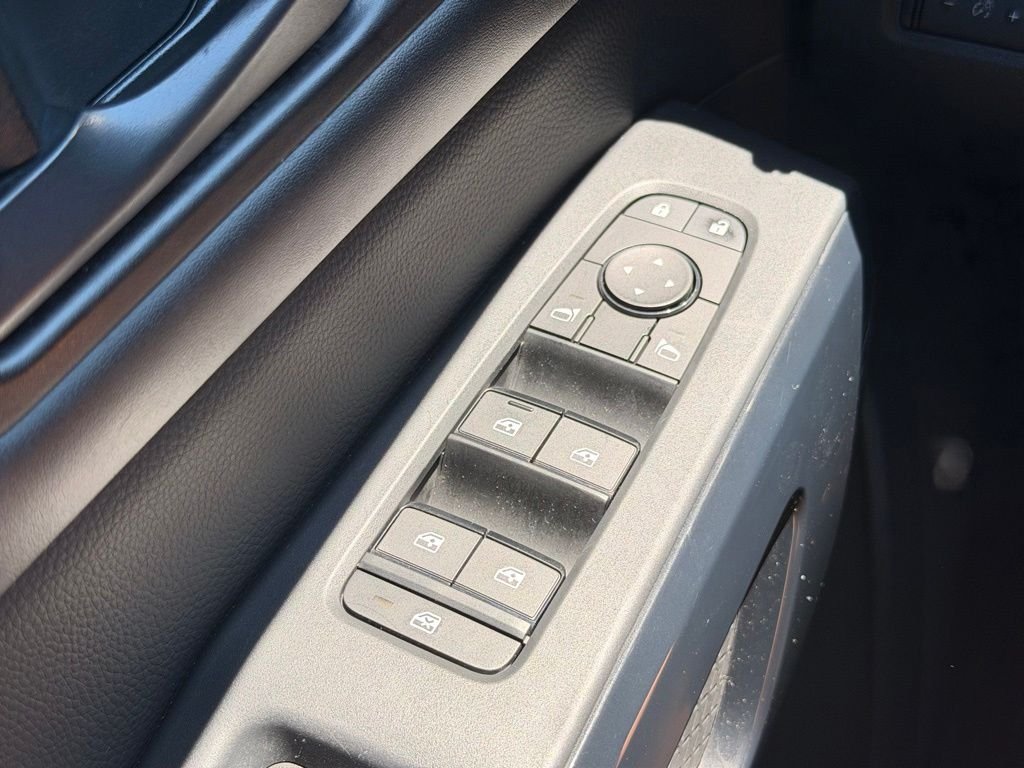 Used 2024 Nissan Pathfinder SV FWD image 28