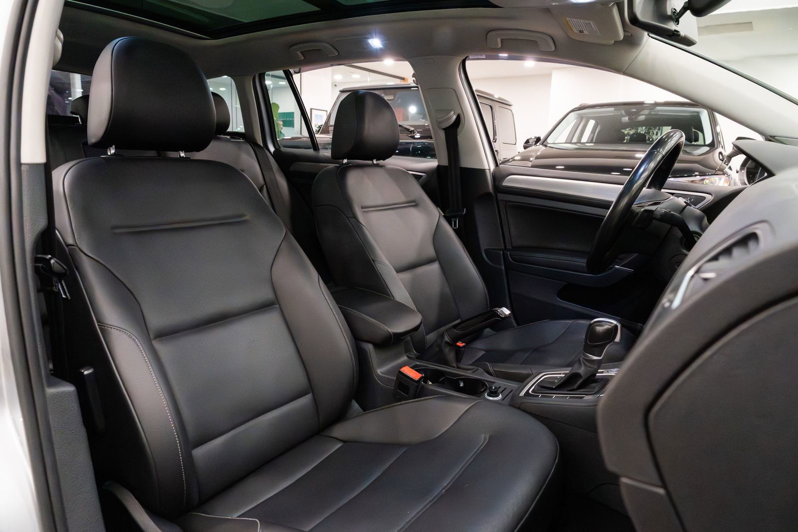 Used 2016 Volkswagen Golf SE image 22